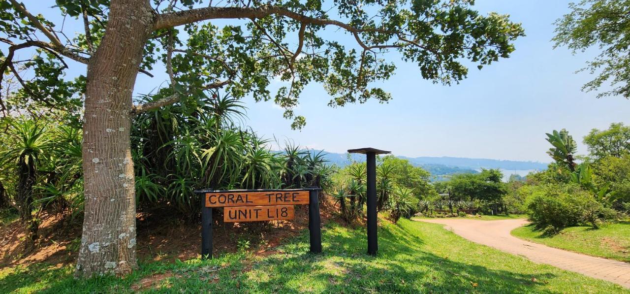 Da Gama Lake Cottages - Coral Tree And Cormorant Cottages Уайт-Ривер Номер фото